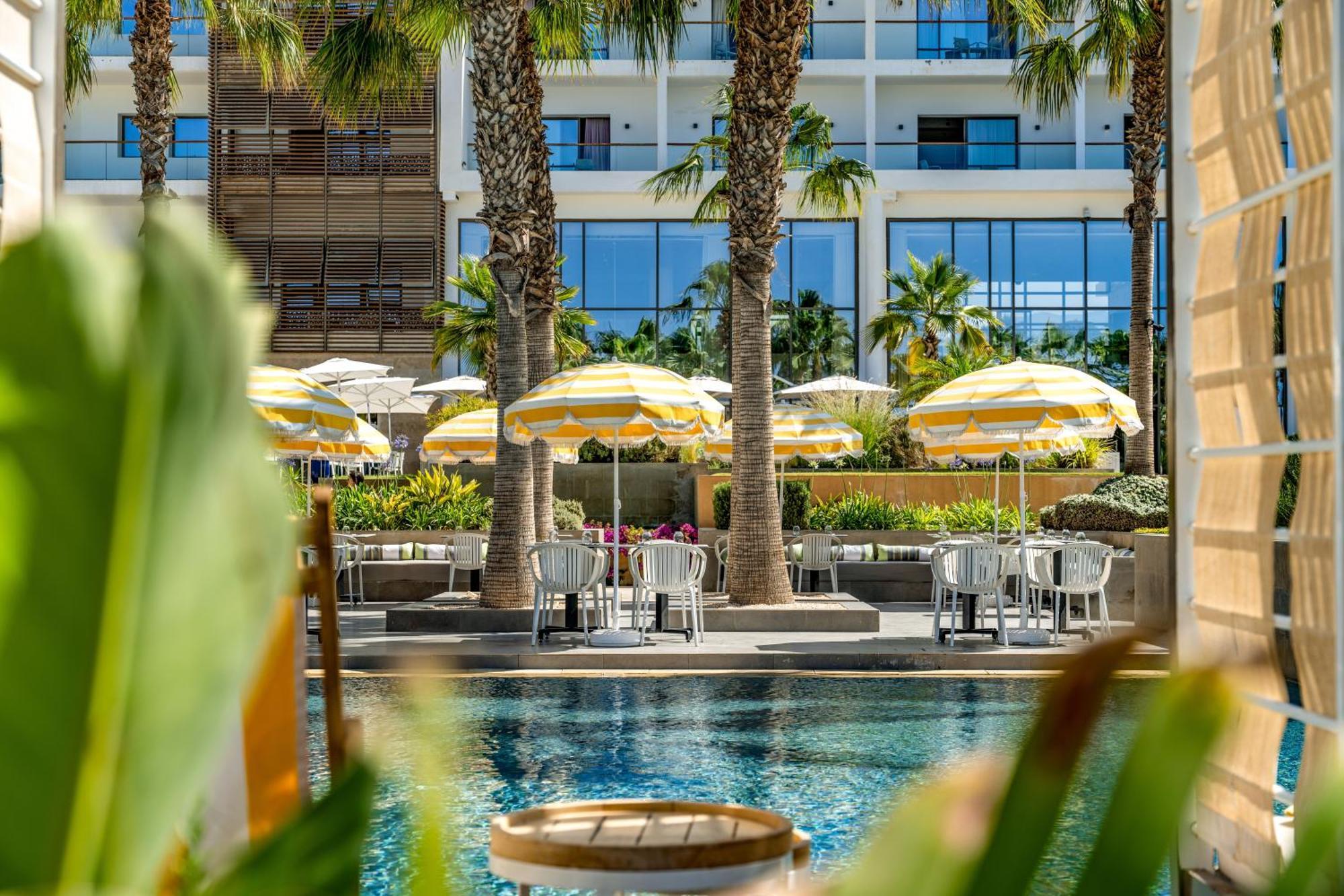 Hyatt Place Taghazout Bay Exteriör bild The swimming pool at the hotel
