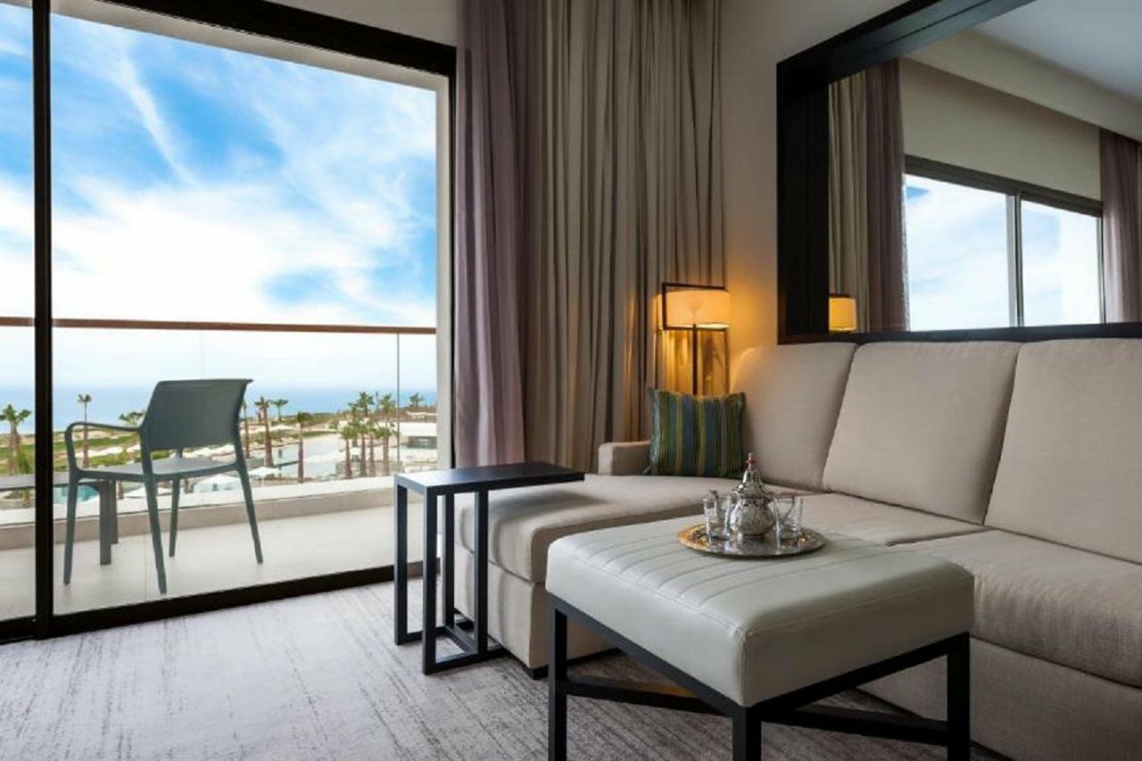 Hyatt Place Taghazout Bay Exteriör bild A suite at the Hilton San Diego Bayfront